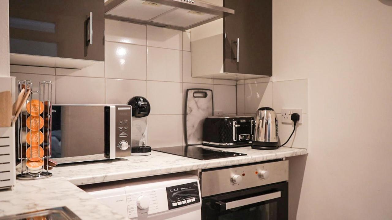 1 Bedroom Arch-View Apartment 2 By Icon Living Properties Short Lets & Serviced Accommodation With Free Parking ลอนดอน ห้อง รูปภาพ